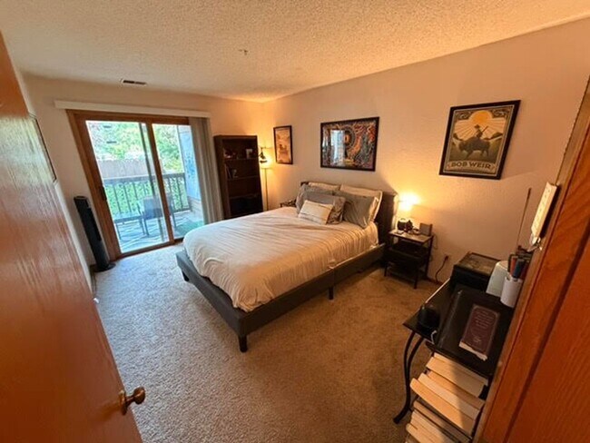 Building Photo - 2890 Shadow Creek Dr