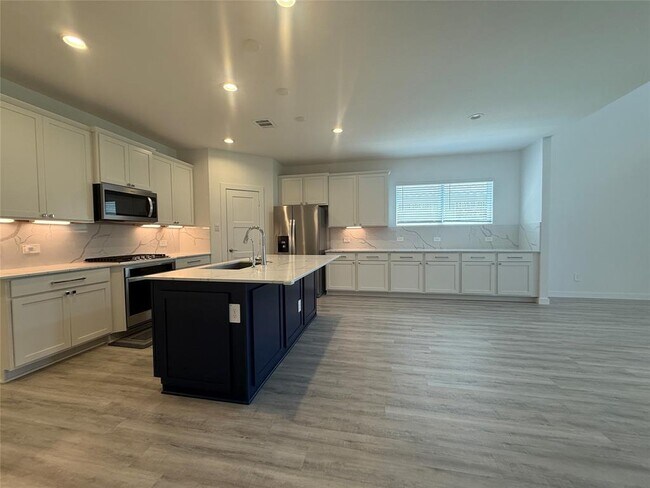 Building Photo - 1524 Sunrise Gables Dr