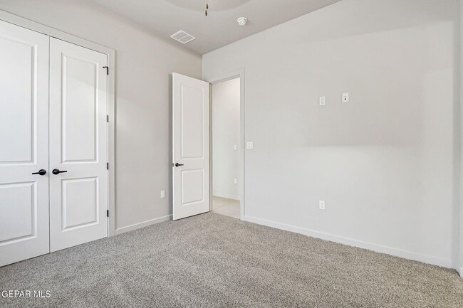 Building Photo - 828 Eltham Dr