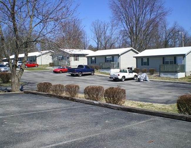 Primary Photo - 304 W Briar Ave