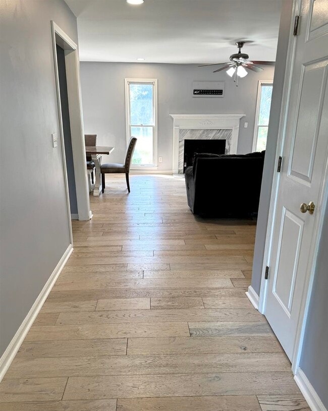 Building Photo - 181 Saddlebrook Way