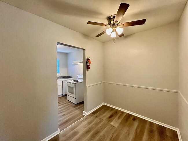 Building Photo - 3629 N MacGregor Way