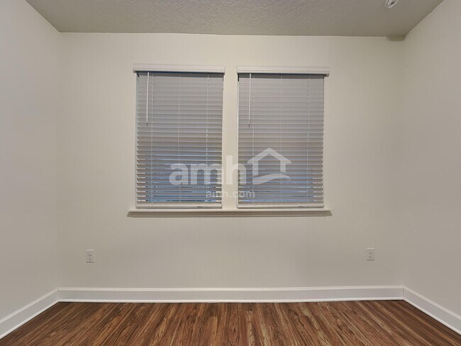 Building Photo - 5786 Hampton Creek Rd