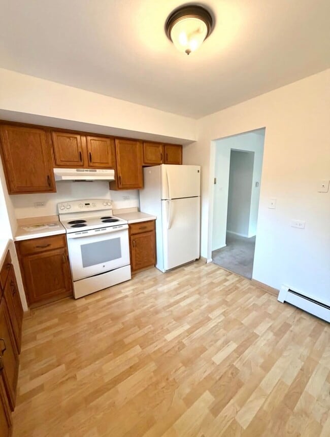 Building Photo - 811 S Dwyer Ave