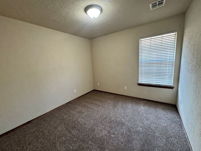 Building Photo - 15012 Kyle Dr