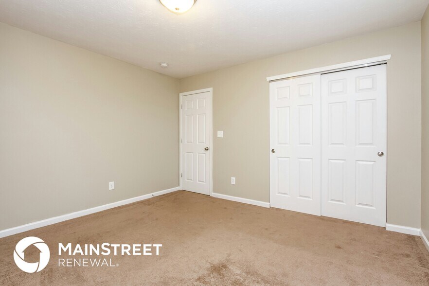 Building Photo - 2261 Rosswood Blvd