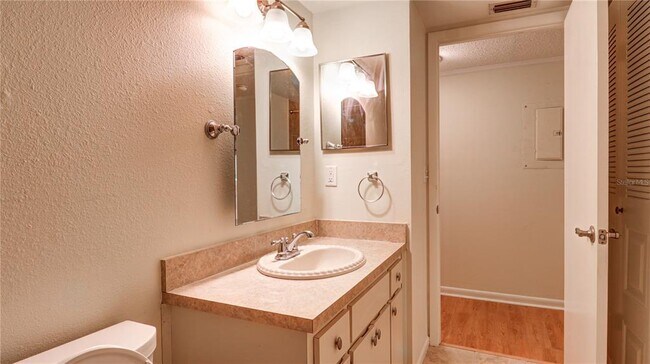 Building Photo - 3399 Mermoor Dr