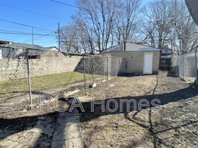 Building Photo - 453 S Keystone Ave