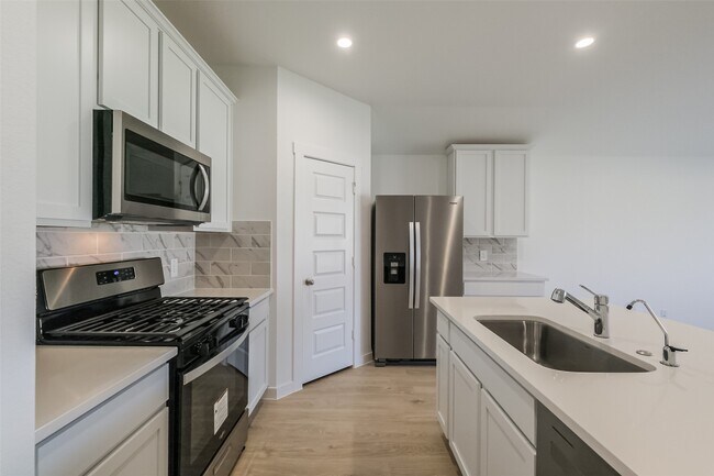 Building Photo - 31718 Hallington Hl Ln