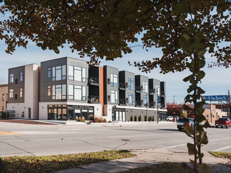 Building Photo - 901 Main
