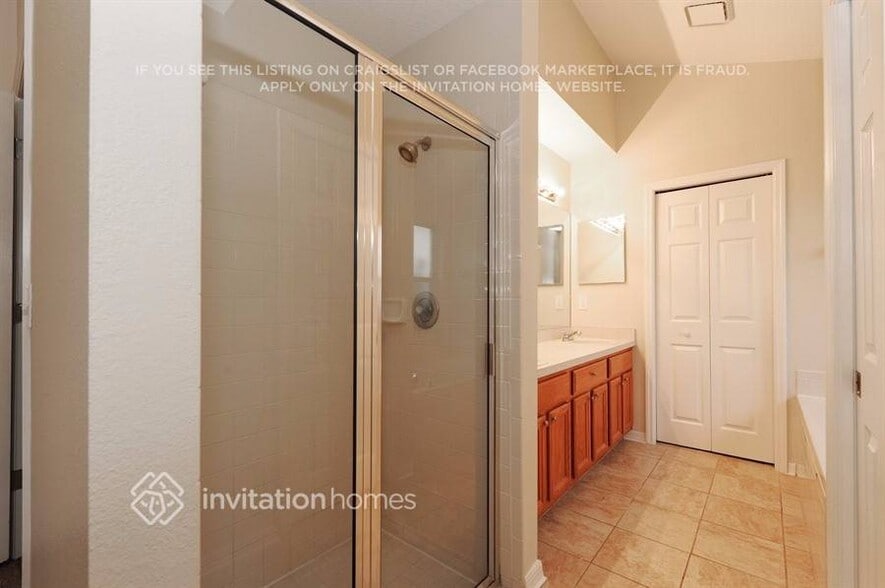 Building Photo - 6037 Weatherwood Cir