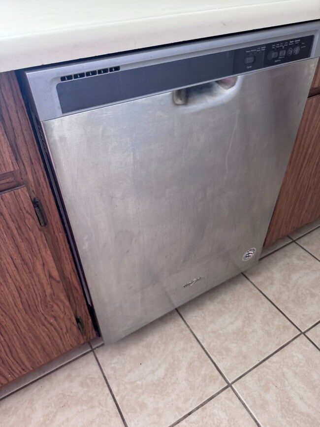 Building Photo - 2 bedroom, 1.5 baths, Boulder Hills condo