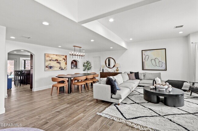 Building Photo - 1316 Hookridge Dr