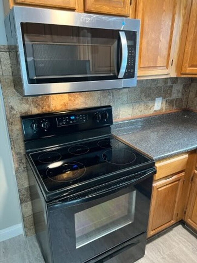 Building Photo - 6406 Pearl St