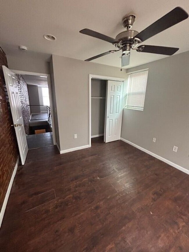 Building Photo - Charming Beautiful One Bedroom Apartment