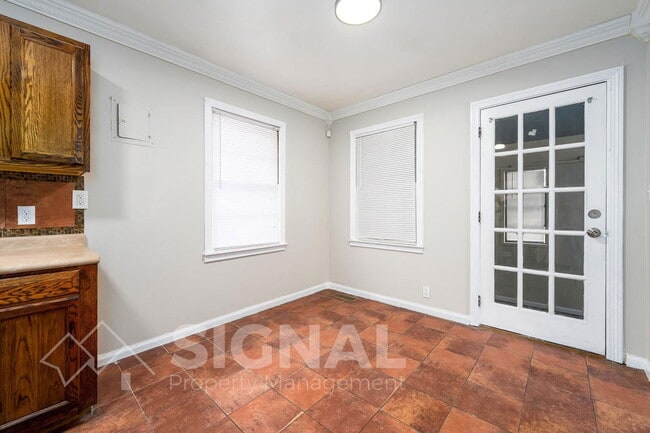 Building Photo - 1052 Apple St