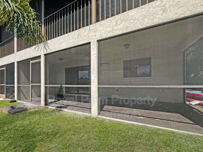 Building Photo - 4530 SW 10th Ave