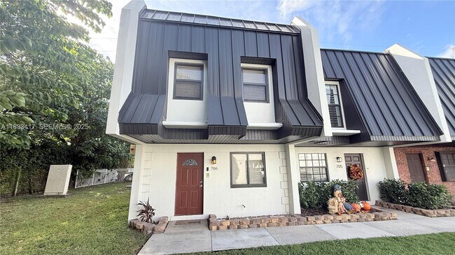 Building Photo - 6667 Miller Dr