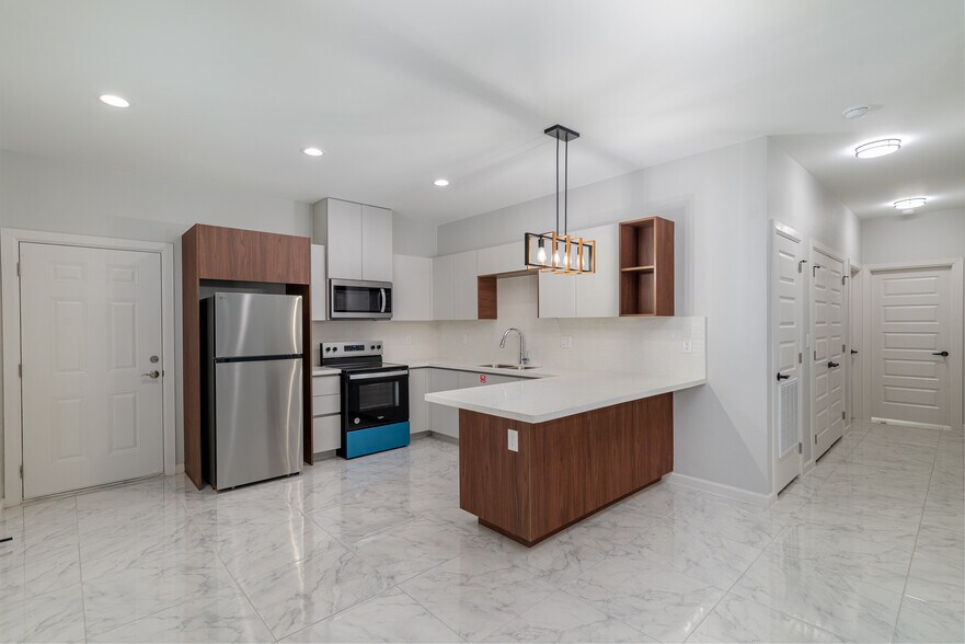 Building Photo - 1007 Hidden Hills St