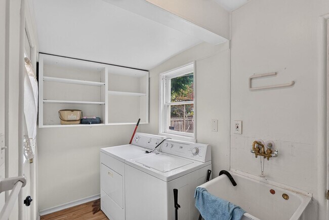 Building Photo - 2124 NE 78th Ave