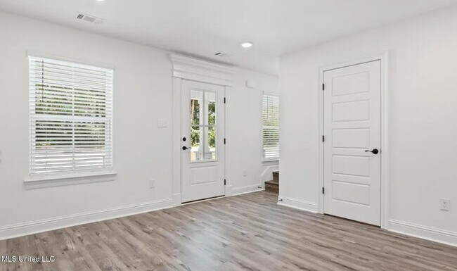 Building Photo - 913 Motsie Rd