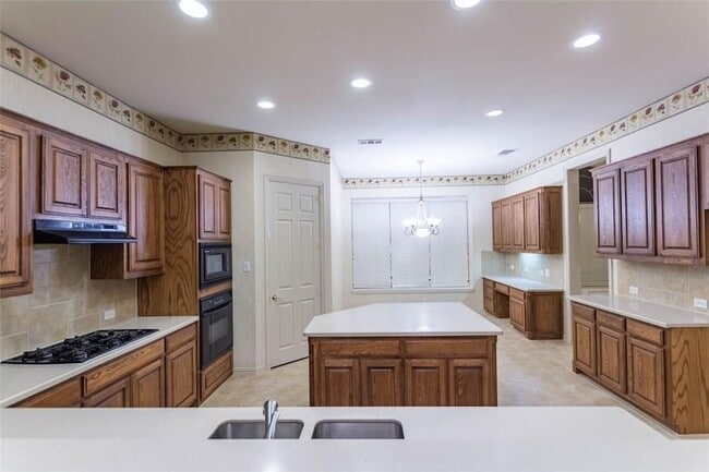 Building Photo - 5717 Sweetbriar Dr