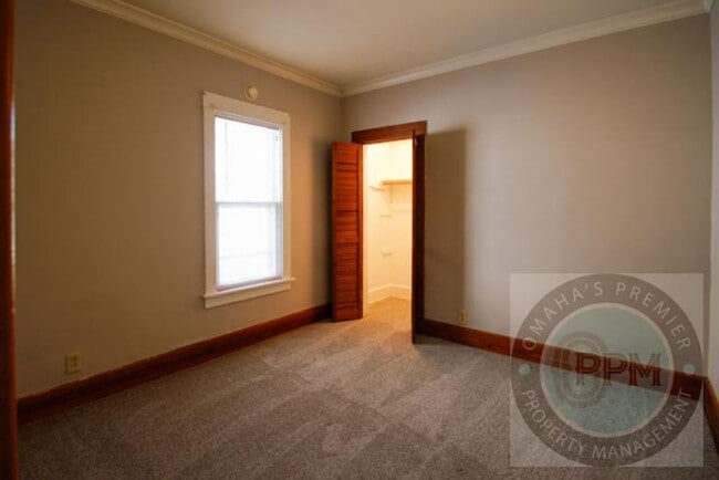 Building Photo - Spacious 4bd/2Ba Home