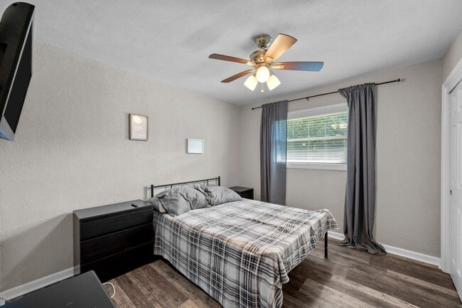 Building Photo - Spacious 4-Bedroom Home with Modern Updates