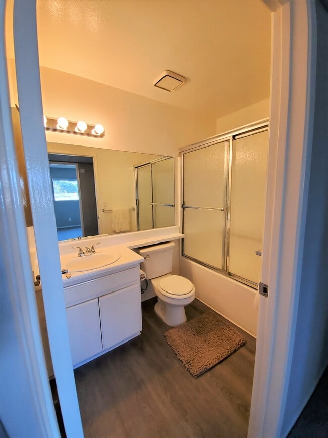 Building Photo - Huston Court