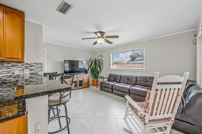 Building Photo - 1242 Wyndcliff Dr