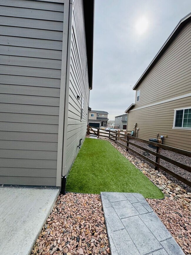 Building Photo - 5642 Heathland Terrace