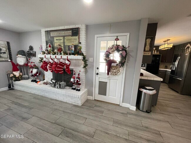 Building Photo - 10024 Fenway Dr