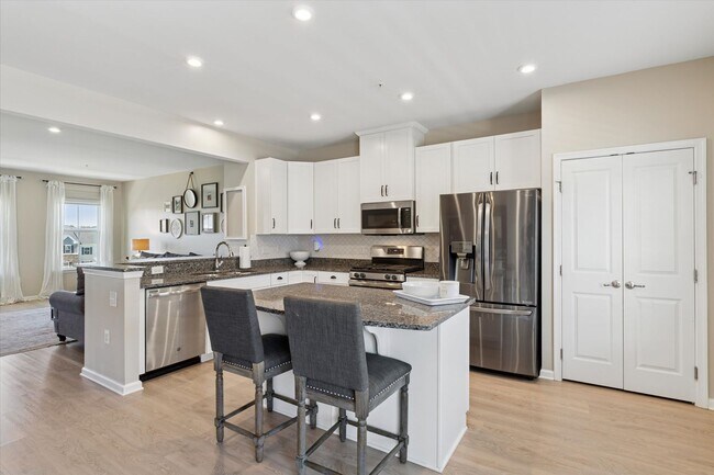 Building Photo - Beautiful 3B/2.5B Townhome in Downingtown ...