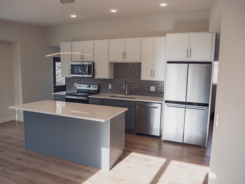 Building Photo - 4425 45th Ave S