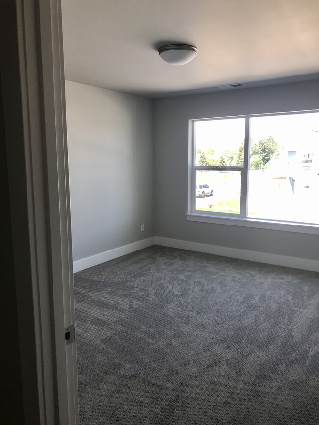 Building Photo - 412 Meriwether Ave