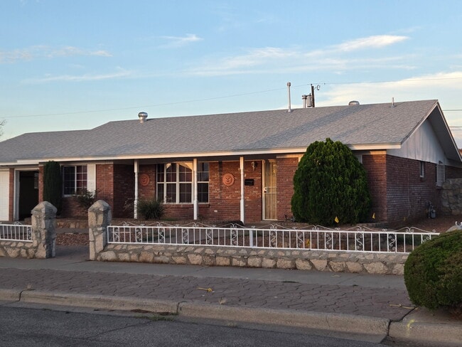 Building Photo - 9329 Shaver Dr