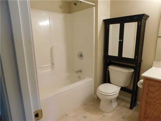 Building Photo - 476 Rosebud Cir