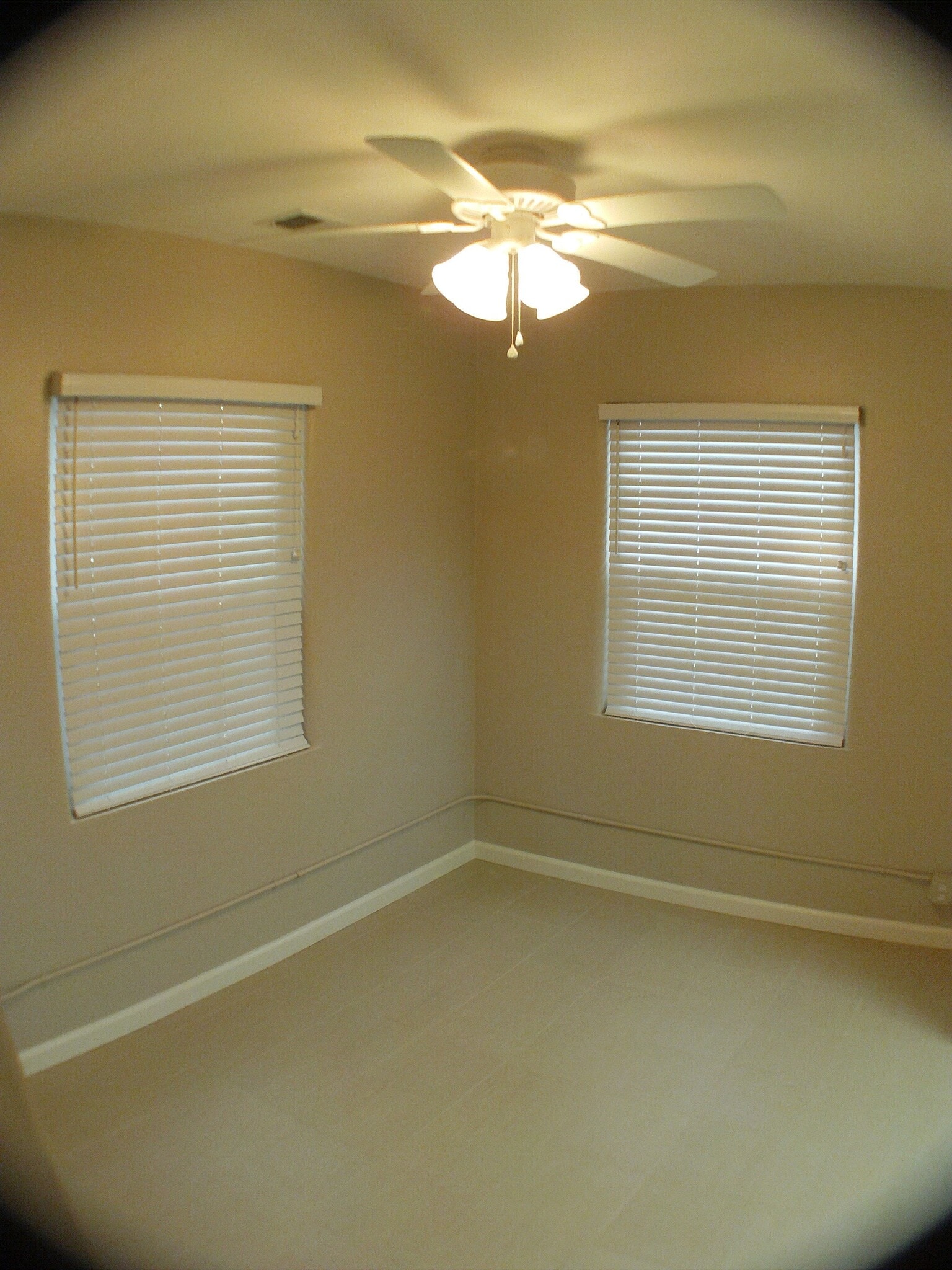 Building Photo - 402 Rutland Ave