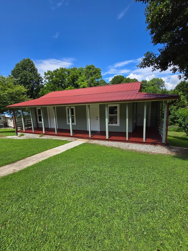 Primary Photo - 132 Green St Loop