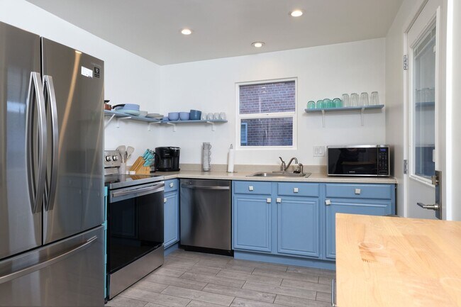Building Photo - Live Close to Campus in Style – Sam Hughes...