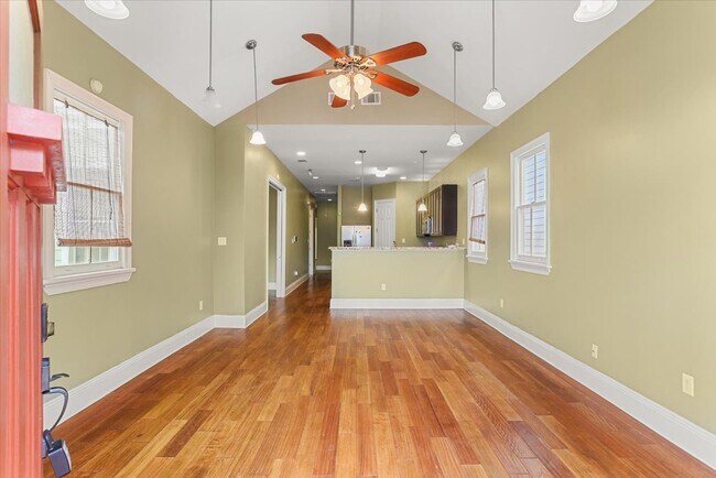 Building Photo - Three bedroom home with open floorplan, dining room, 3 bathrooms & parking !