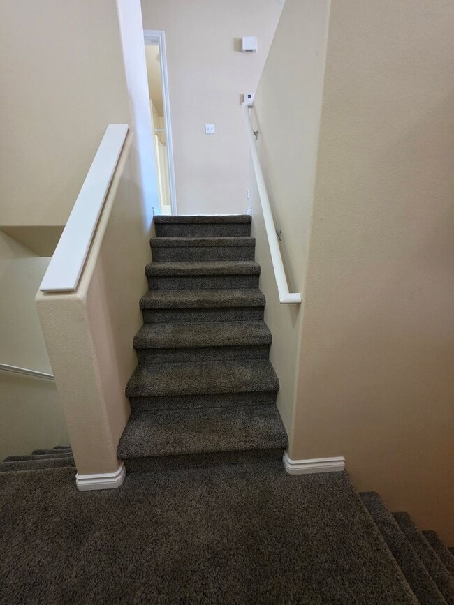 Building Photo - Easy JBER access and quiet location