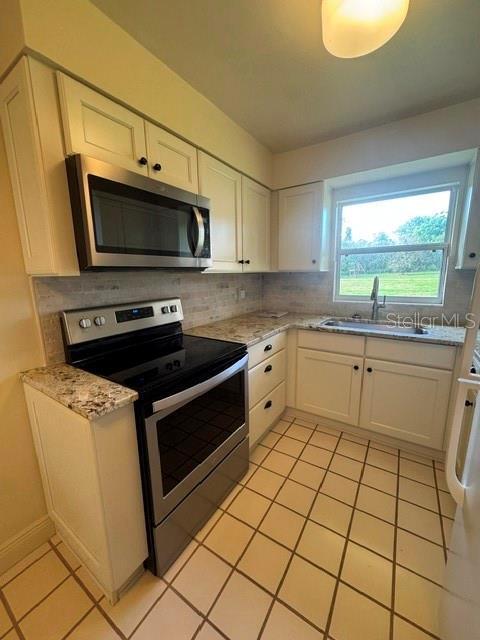 Building Photo - 37623 Camphor Dr
