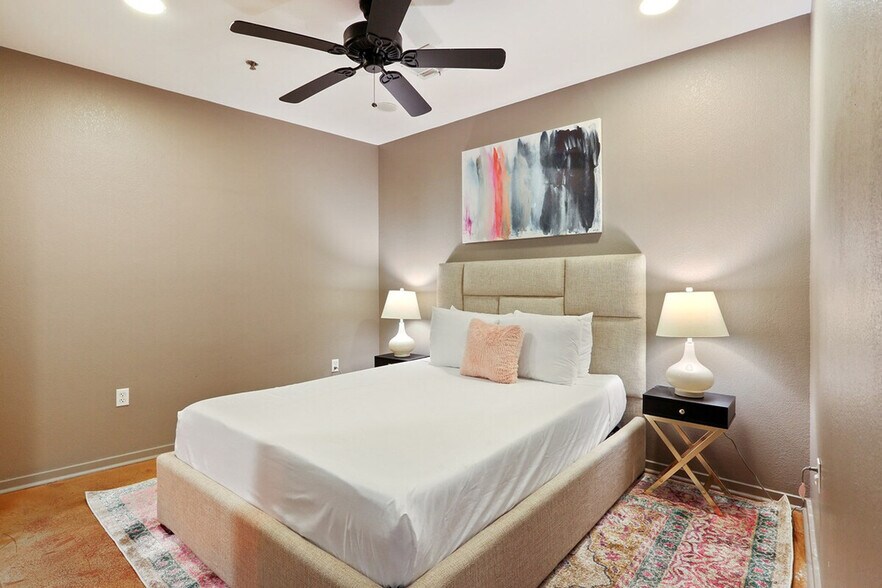 Building Photo - 1041 Constance St