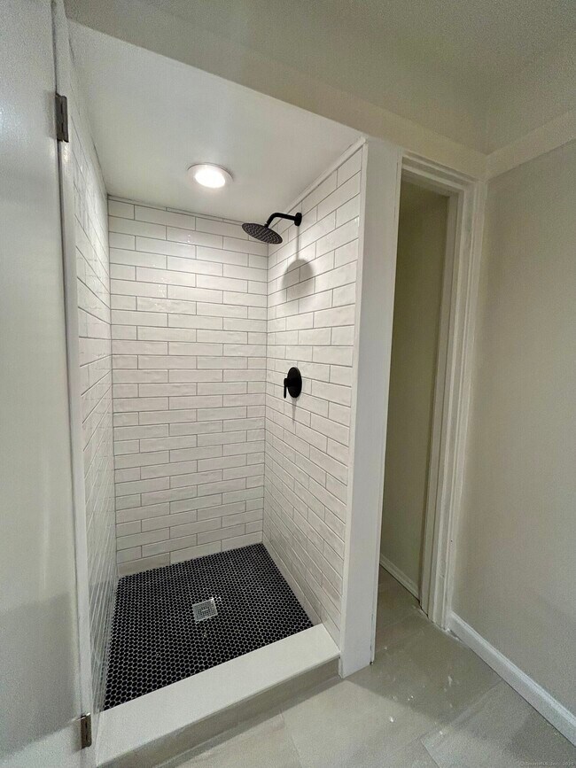 Building Photo - 114 Heritage Vlg