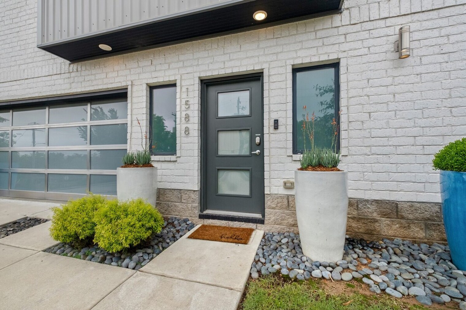 Building Photo - 1588 N Desoto Pl