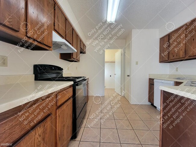 Building Photo - 2 br, 2 bath Duplex - 1760 Horseshoe Cir