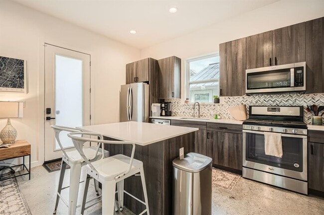 Building Photo - 2601 Francisco St