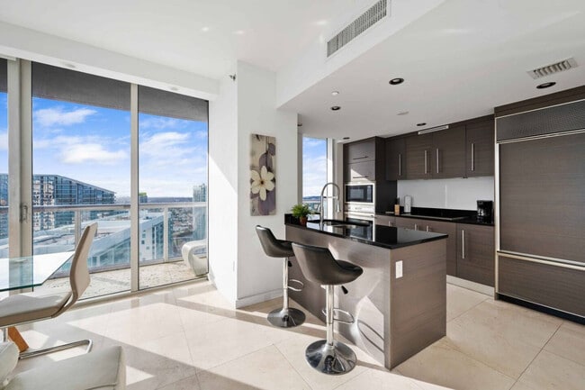 Building Photo - 485 Brickell Ave