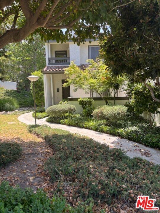 Building Photo - 1644 Palisades Dr